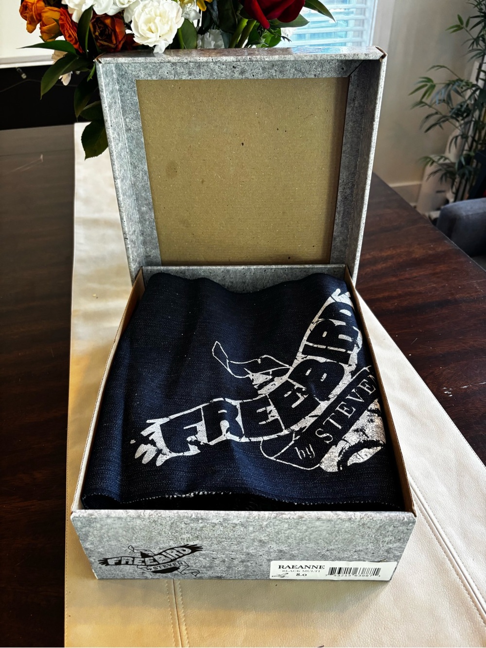 New in box Freebird by Steven Leather Raeanne with hand tooled detail - Picture 7 of 9